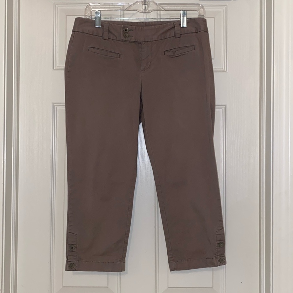 Loft khaki capri pants. Great condition